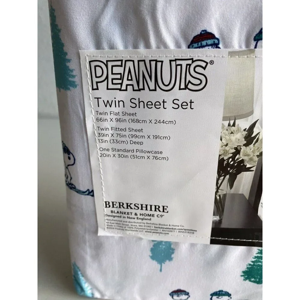 Peanuts Snoopy Charlie Brown Linus Skiing Holiday Christmas TWIN SIZE Sheet Set‎